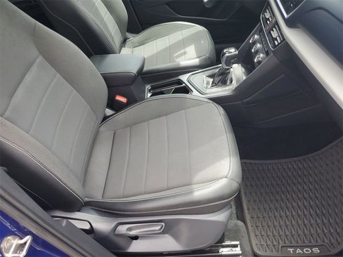 Used 2022 Volkswagen Taos SE image 40