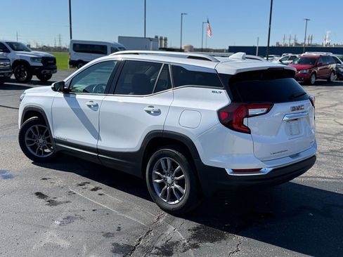 Used 2022 GMC Terrain SLT w/ Infotainment Package II image 3