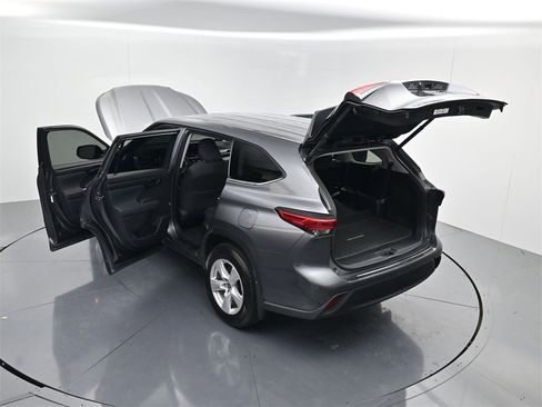 Used 2023 Toyota Highlander L image 56