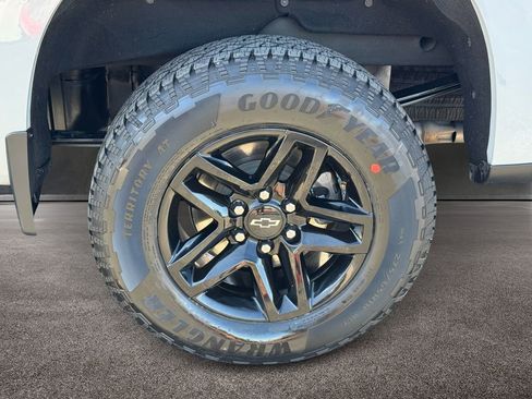Used 2024 Chevrolet Silverado 1500 Custom Trail Boss AWD/4WD image 8