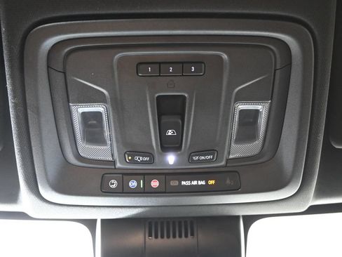 Used 2024 Chevrolet Silverado 1500 High Country w/ Technology Package AWD/4WD image 34