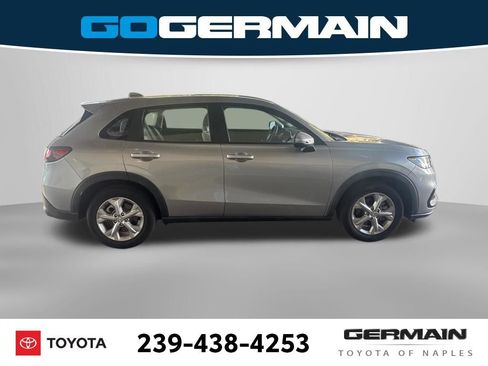 Used 2023 Honda HR-V LX image 9