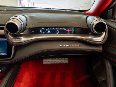 Used 2017 Ferrari GTC4Lusso AWD/4WD image 18