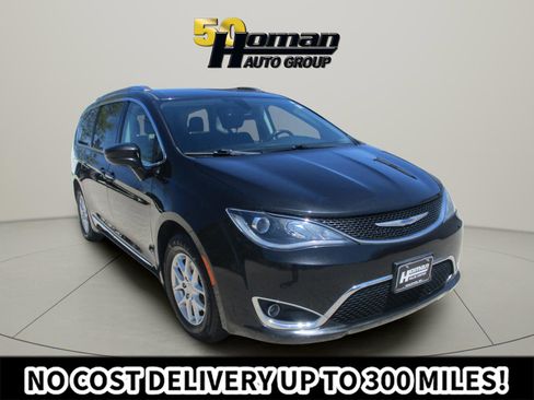 Used 2020 Chrysler Pacifica Touring-L FWD image 7