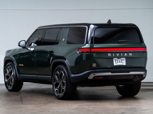Used 2024 Rivian R1S Adventure AWD/4WD image 5