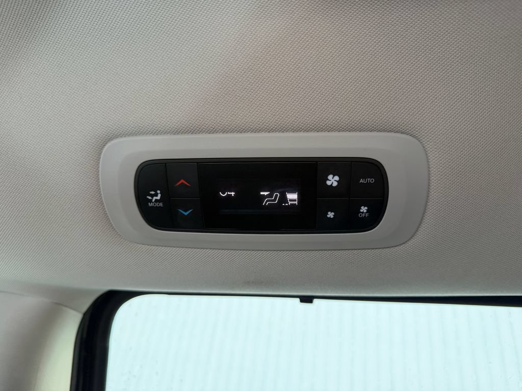 Used 2023 Chrysler Pacifica Touring-L FWD image 36