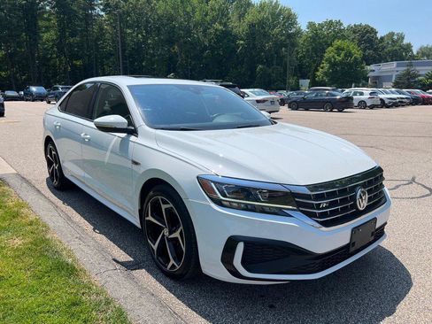 Certified 2022 Volkswagen Passat 2.0T R-Line FWD image 8
