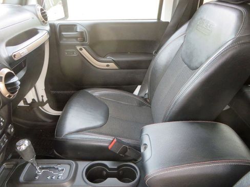 Used 2016 Jeep Wrangler Unlimited Sahara image 20