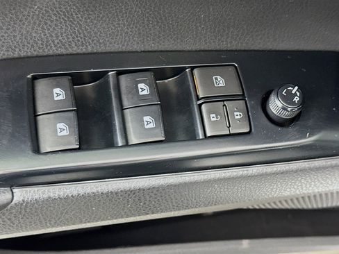 Used 2018 Toyota Camry SE w/ Moonroof Package image 15