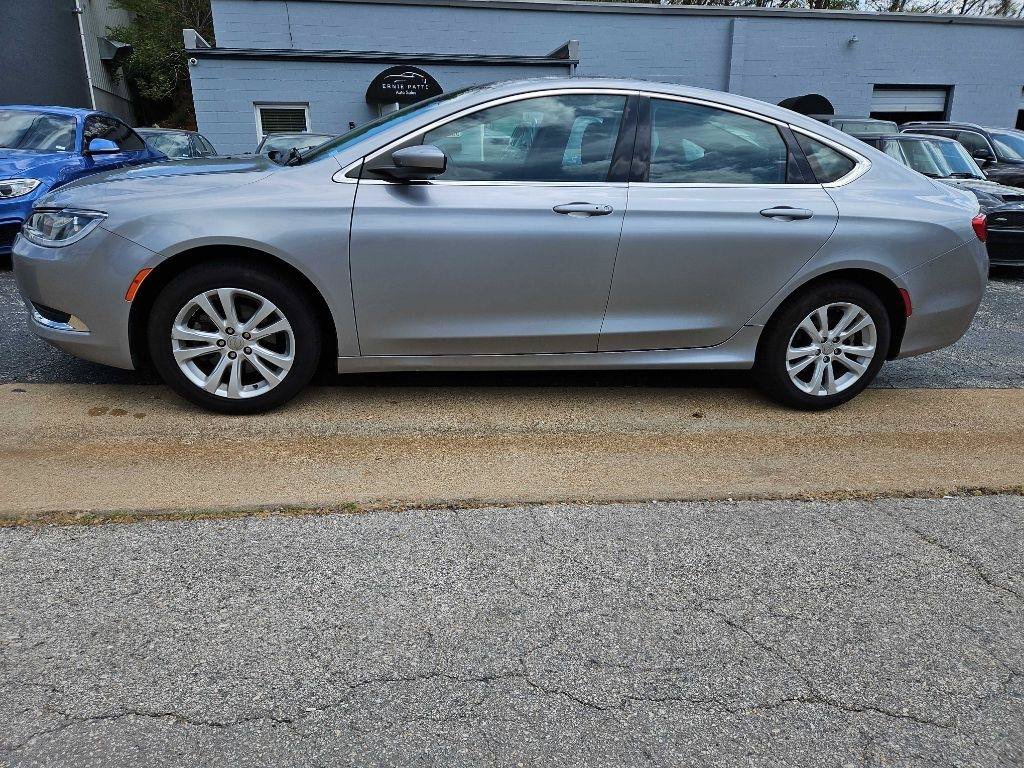 Used 2015 Chrysler 200 Limited w/ Convenience Group FWD image 1