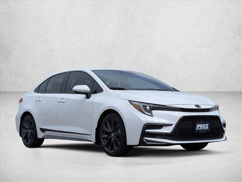 Used 2024 Toyota Corolla SE FWD image 3