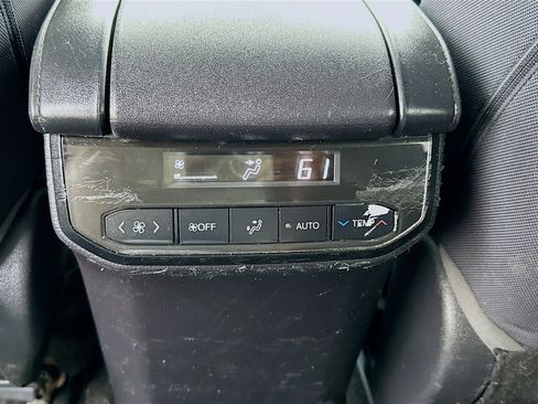 Used 2023 Toyota Highlander LE FWD image 16
