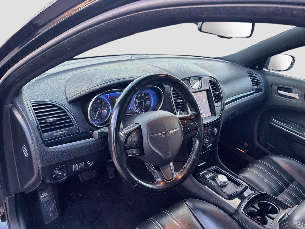 Used 2022 Chrysler 300 S RWD image 9