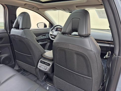 Used 2025 Nissan Ariya FWD image 33