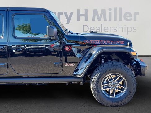 New 2025 Jeep Gladiator Mojave image 8