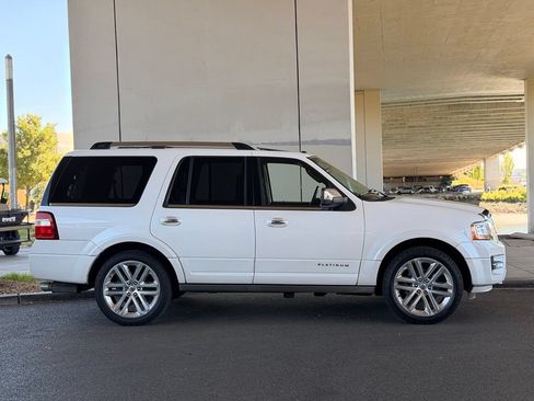 Used 2017 Ford Expedition Platinum AWD/4WD image 8