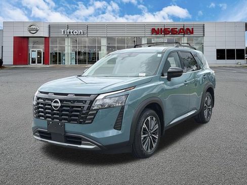 New 2026 Nissan Pathfinder Platinum FWD image 3