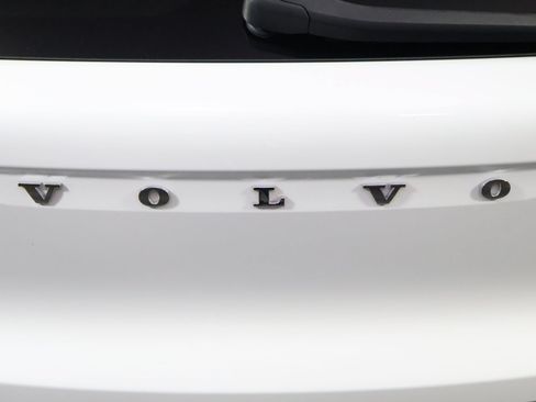 Used 2021 Volvo XC40 T5 R-Design w/ Advanced Package AWD/4WD image 8