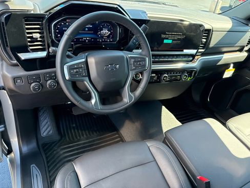 Used 2025 Chevrolet Silverado 2500 LT w/ Trail Boss Package AWD/4WD image 7