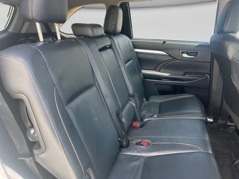 Used 2018 Toyota Highlander XLE FWD image 20