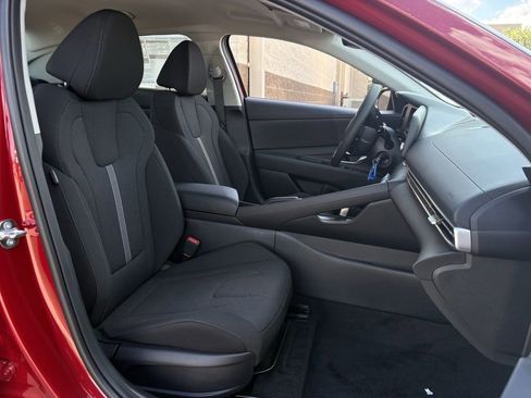 New 2025 Hyundai Elantra SE image 24