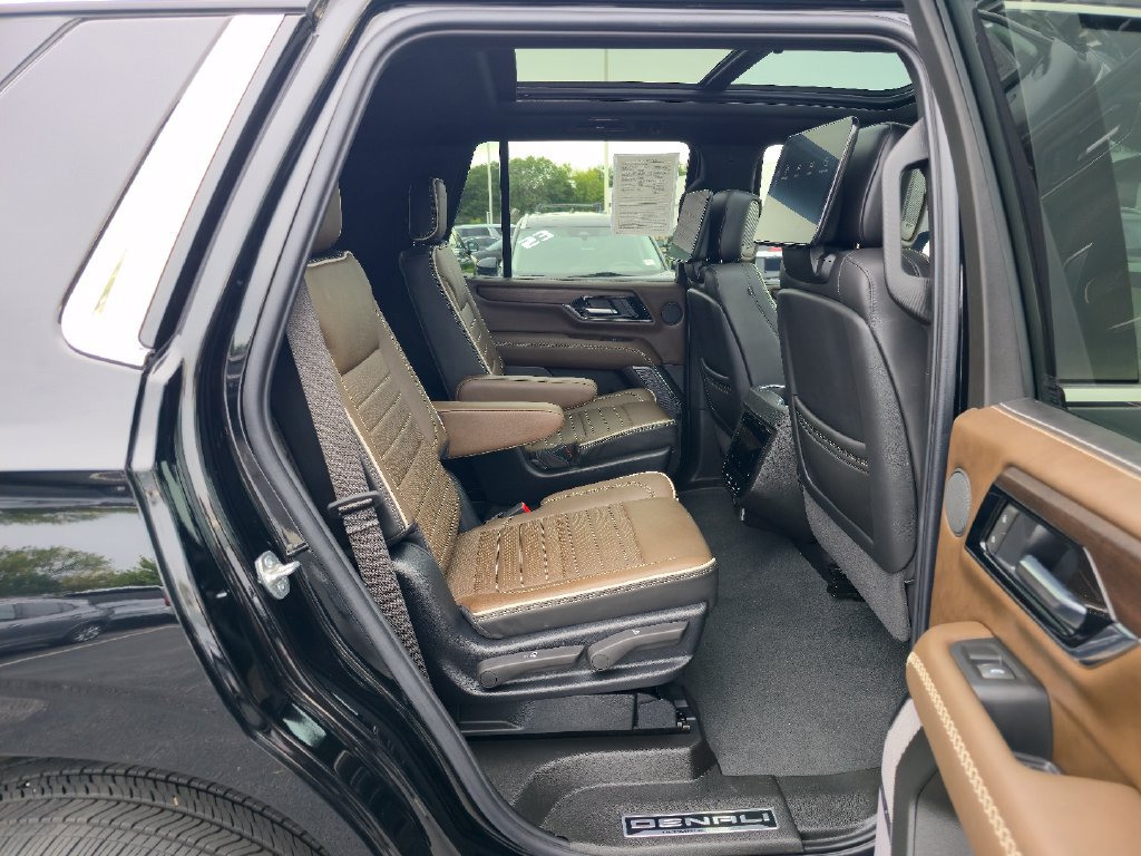 Certified 2025 GMC Yukon Denali Ultimate AWD/4WD image 26