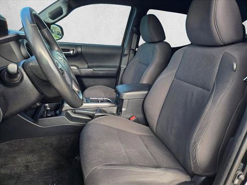 Used 2018 Toyota Tacoma TRD Off-Road RWD image 12