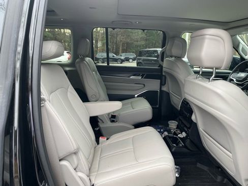 Used 2024 Jeep Wagoneer Series II w/ Premium Group I image 13