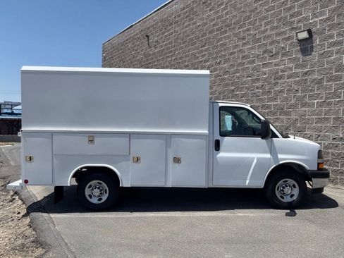 New 2025 Chevrolet Express 3500 w/ Power Convenience Package image 2
