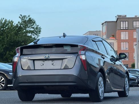 Used 2016 Toyota Prius Two FWD image 4