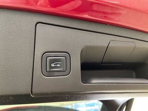 Used 2019 Cadillac XT4 Premium Luxury image 9