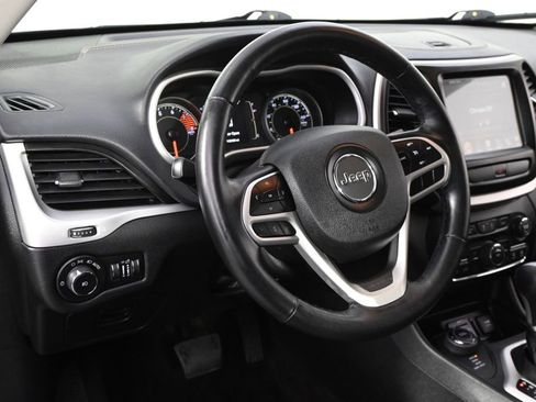 Used 2018 Jeep Cherokee Latitude Plus w/ Cold Weather Group image 11