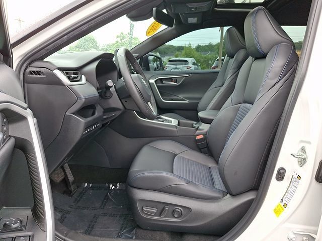 Used 2023 Toyota RAV4 XSE AWD/4WD image 15