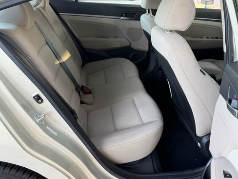 Used 2017 Hyundai Elantra SE FWD image 28