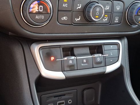 Used 2024 GMC Terrain SLT w/ Elevation Edition AWD/4WD image 14