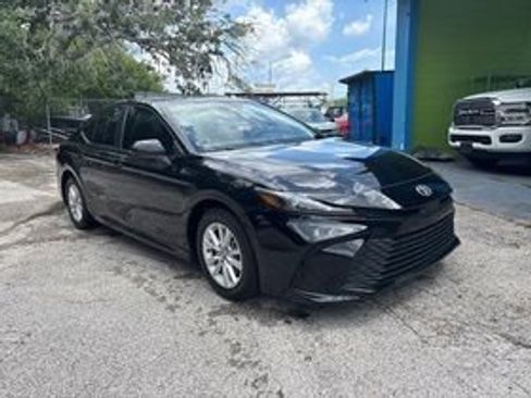 Used 2025 Toyota Camry LE FWD image 3