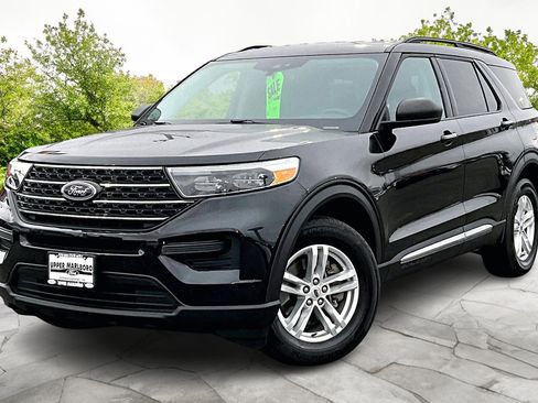 Used 2024 Ford Explorer XLT image 12