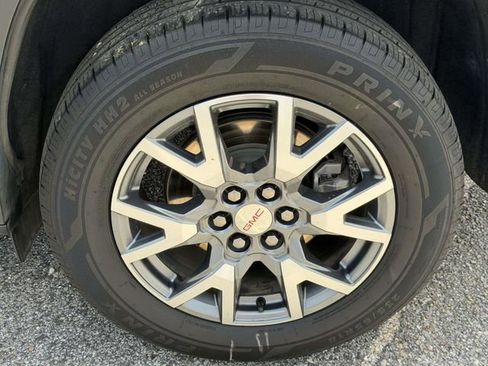 Used 2023 GMC Acadia SLT image 18