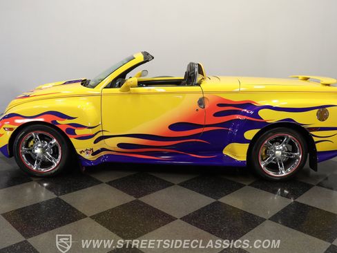 Used 2005 Chevrolet SSR w/ Preferred Equipment Group image 2