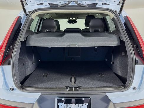 Used 2025 Volvo XC40 B5 Plus AWD/4WD image 27