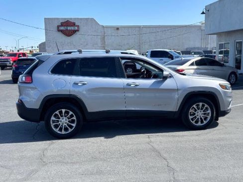 Used 2021 Jeep Cherokee Latitude Plus FWD image 2