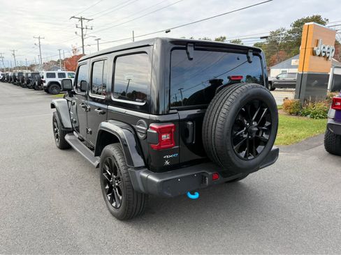 Used 2024 Jeep Wrangler Sahara w/ Technology Group image 5