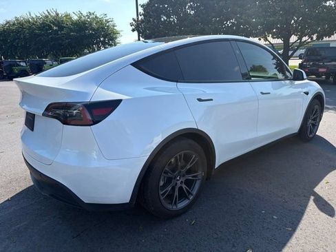 Used 2024 Tesla Model Y Long Range RWD image 5