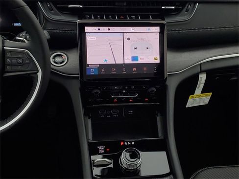 New 2025 Jeep Grand Cherokee Limited w/ Luxury Tech Group II image 15