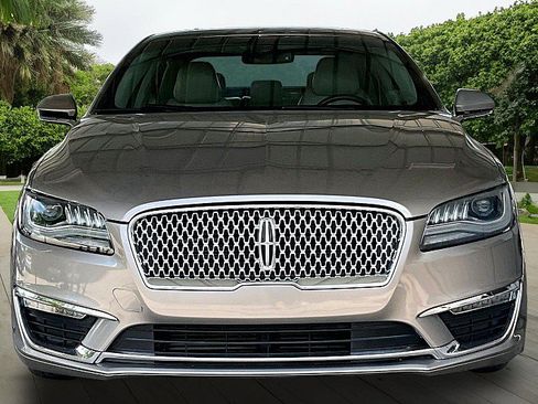 Used 2018 Lincoln MKZ Reserve w/ Climate Package FWD image 2