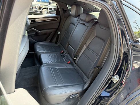 Used 2020 Porsche Cayenne image 29