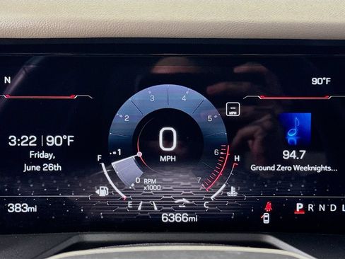 Used 2025 GMC Acadia Elevation w/ Elevation Premium Package FWD image 10