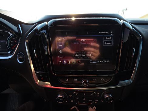 Used 2023 Chevrolet Traverse LT FWD image 10