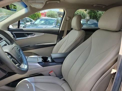 Used 2019 Lincoln Nautilus FWD image 12