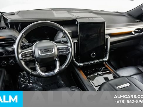 Used 2025 GMC Yukon XL Denali RWD image 25